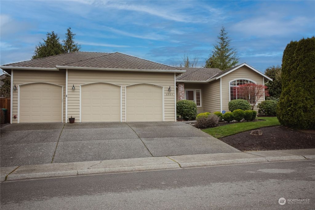 Photo of 6924 150th Place SE, Snohomish, WA 98296 (MLS # 2197213)