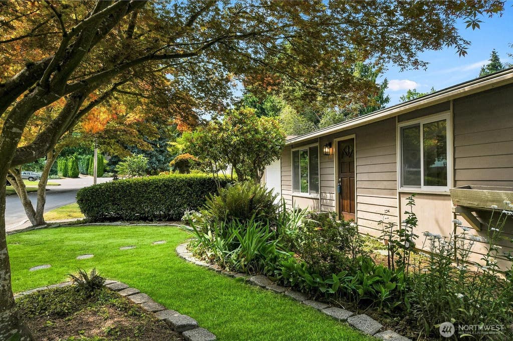 Photo of 9778 NE 126th Place, Kirkland, WA 98034 (MLS # 2559081)