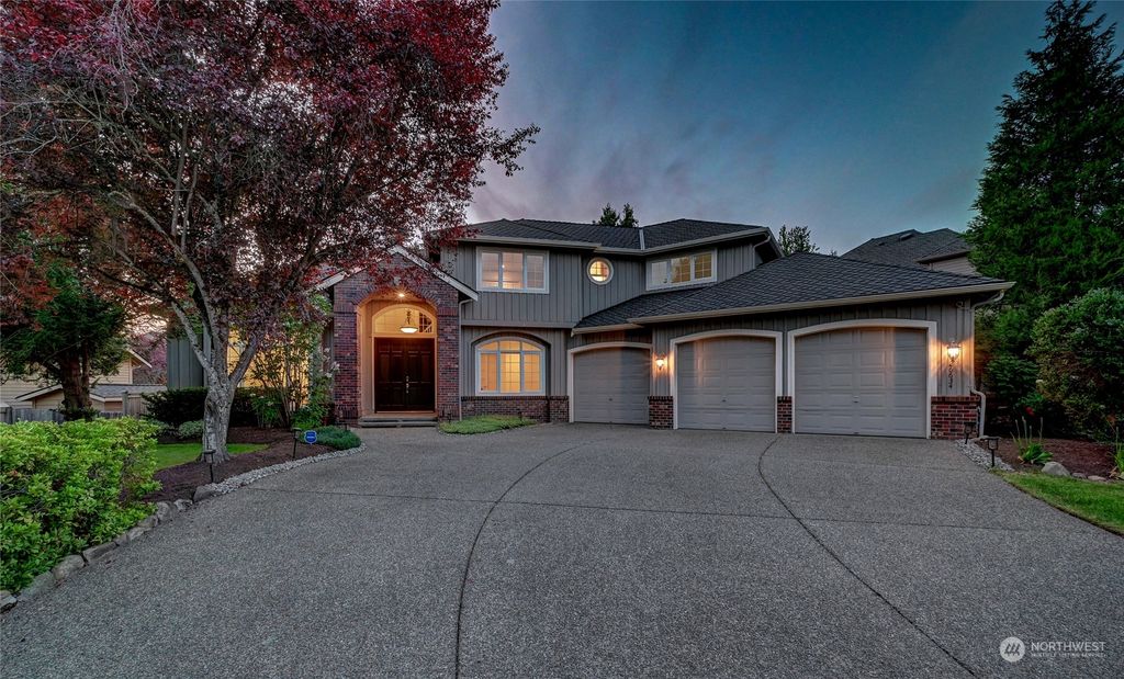 Photo of 26634 SE 18th Street, Sammamish, WA 98075 (MLS # 2071040)
