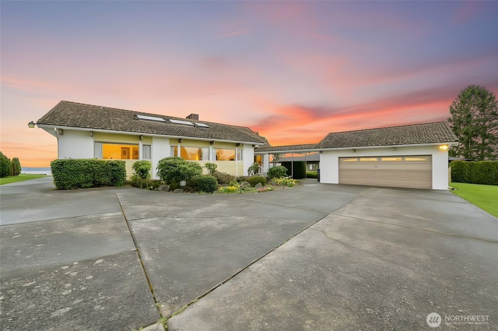 Photo of 12895 Shorecrest Drive SW, Seattle, WA 98146 (MLS # 2490934)