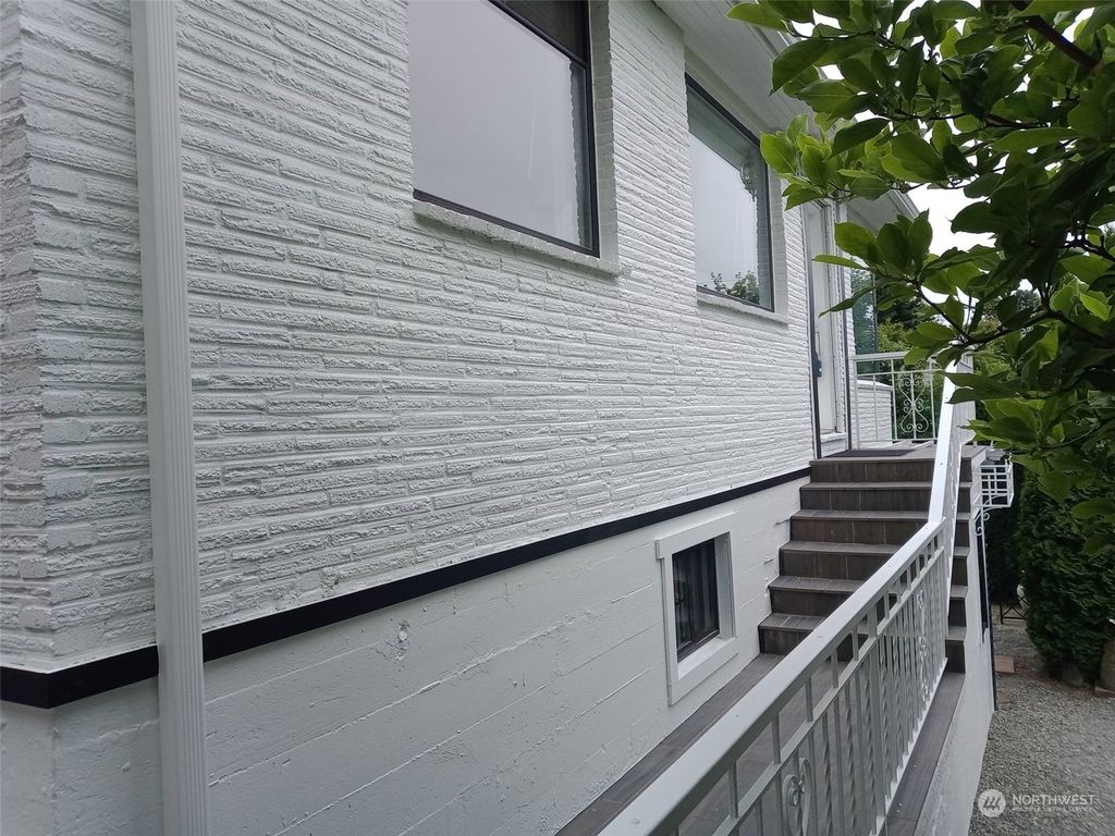 Photo of 1117 W Howe Street, Seattle, WA 98119 (MLS # 2193420)