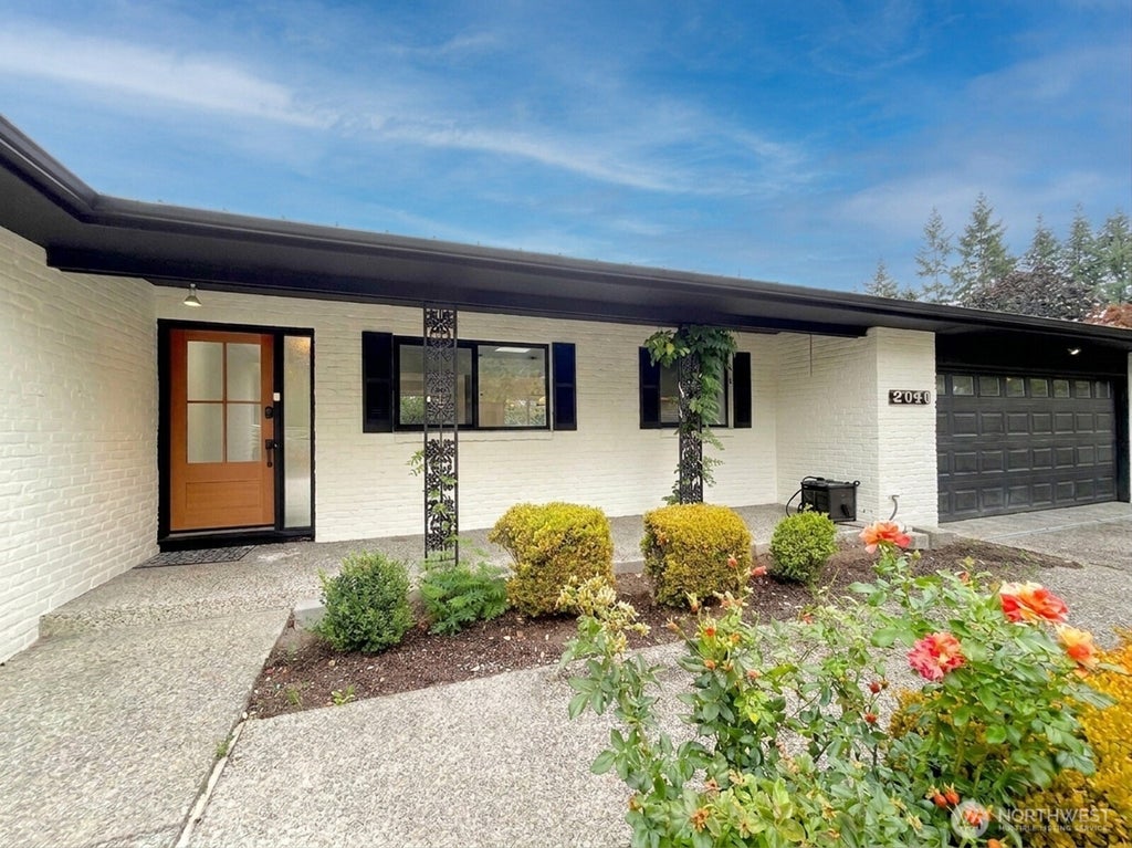 Photo of 2040 128th Avenue SE, Bellevue, WA 98005 (MLS # 2584960)