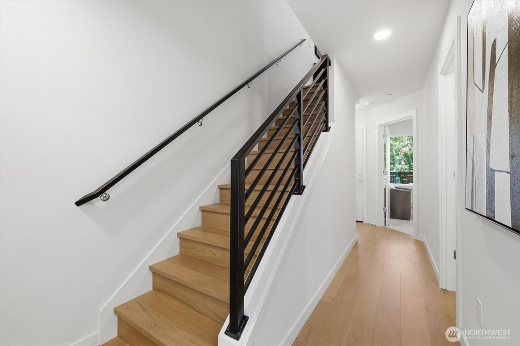 Photo of 105 F NW 39 th Street, Seattle, WA 98107 (MLS # 2529098)