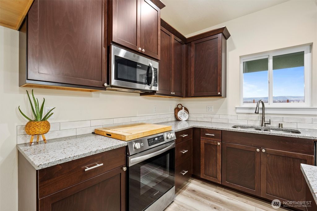 Photo of 729 P Street NE, Quincy, WA 98848 (MLS # 2468369)