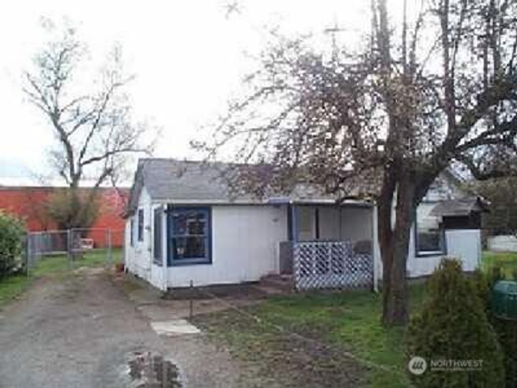 Photo of 127 12th Street SE, Puyallup, WA 98372 (MLS # 2521275)