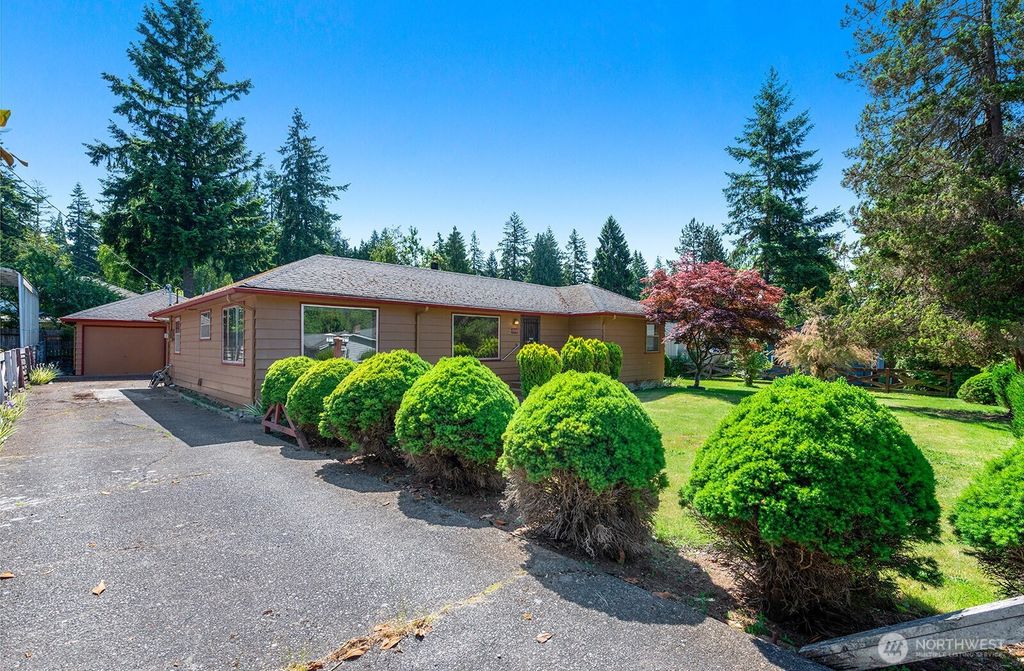 Photo of 13718 20th Avenue NE, Seattle, WA 98125 (MLS # 2392103)