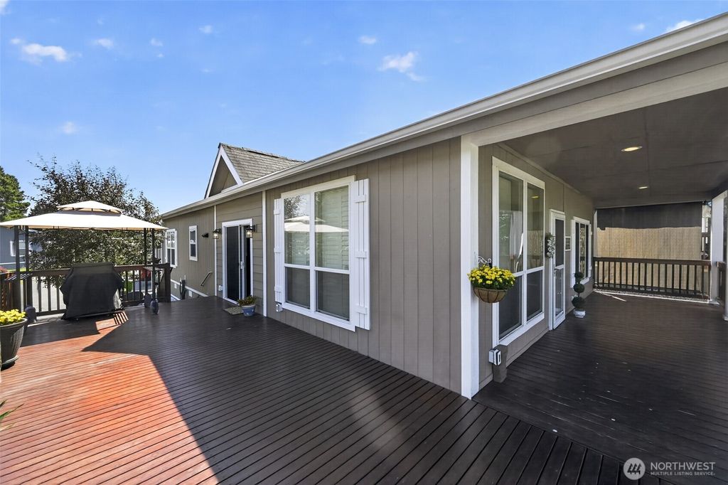 Photo of 2101 S 324th Street, Federal Way, WA 98003 (MLS # 2546036)