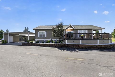 Photo of 2101 S 324th Street, Federal Way, WA 98003 (MLS # 2546036)