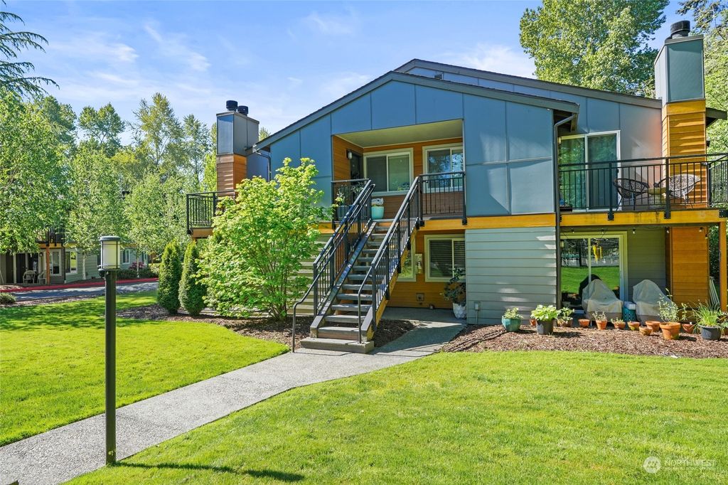 Photo of 10809 NE 147th Lane #M101, Bothell, WA 98011 (MLS # 2237781)