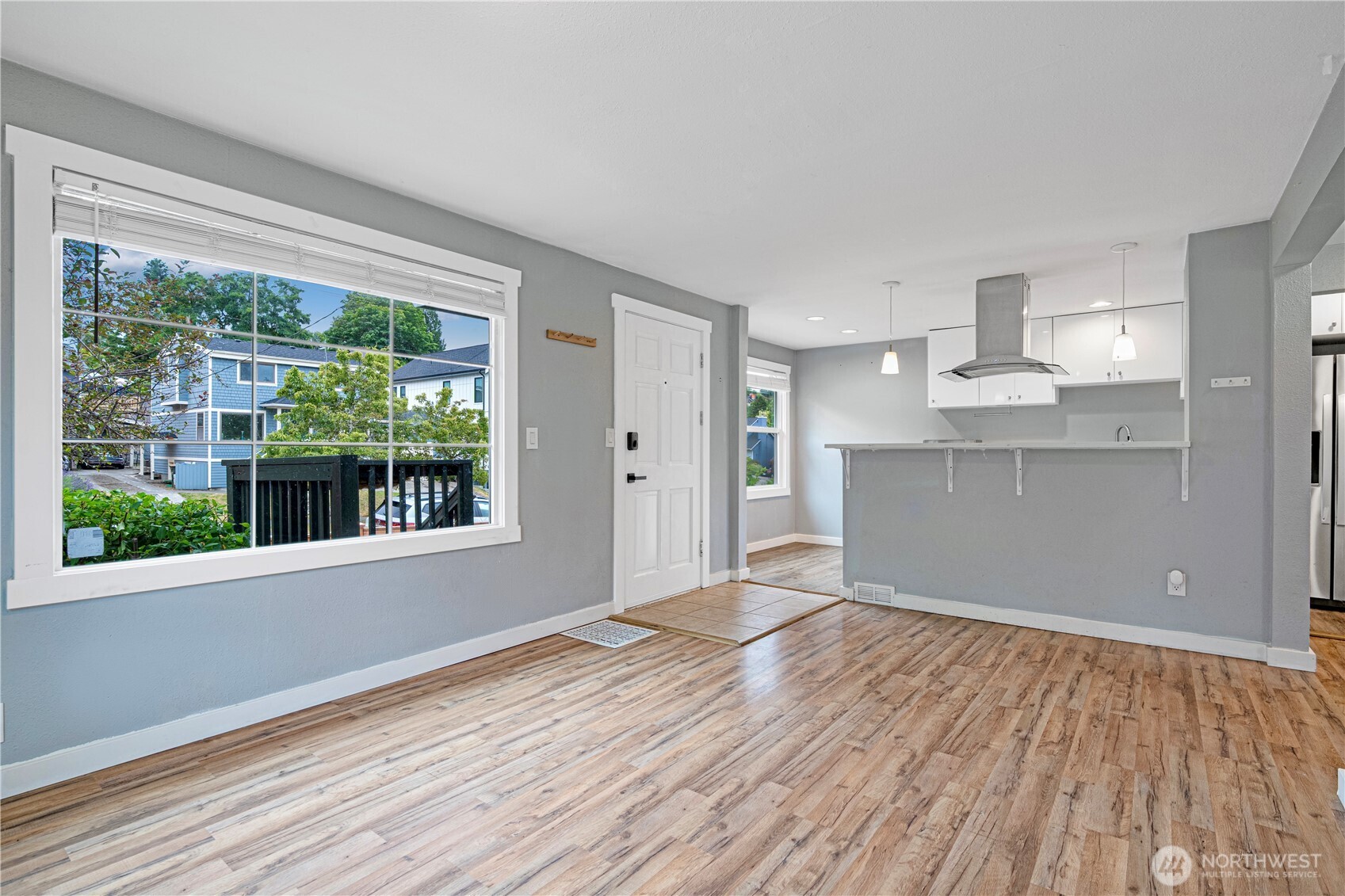 3016 & 3014 E Denny Way