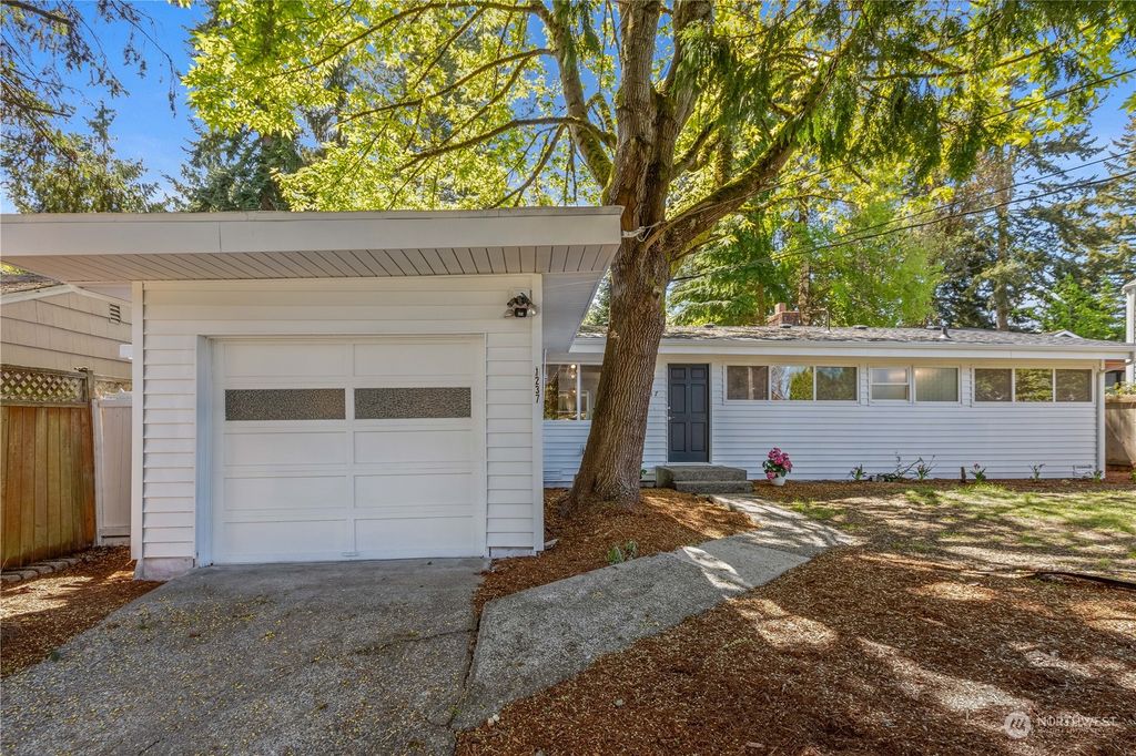 Photo of 1237 NE 170th Street, Shoreline, WA 98155 (MLS # 2207134)