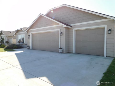Photo of 6108 Whitman Avenue, Yakima, WA 98903 (MLS # 2582009)
