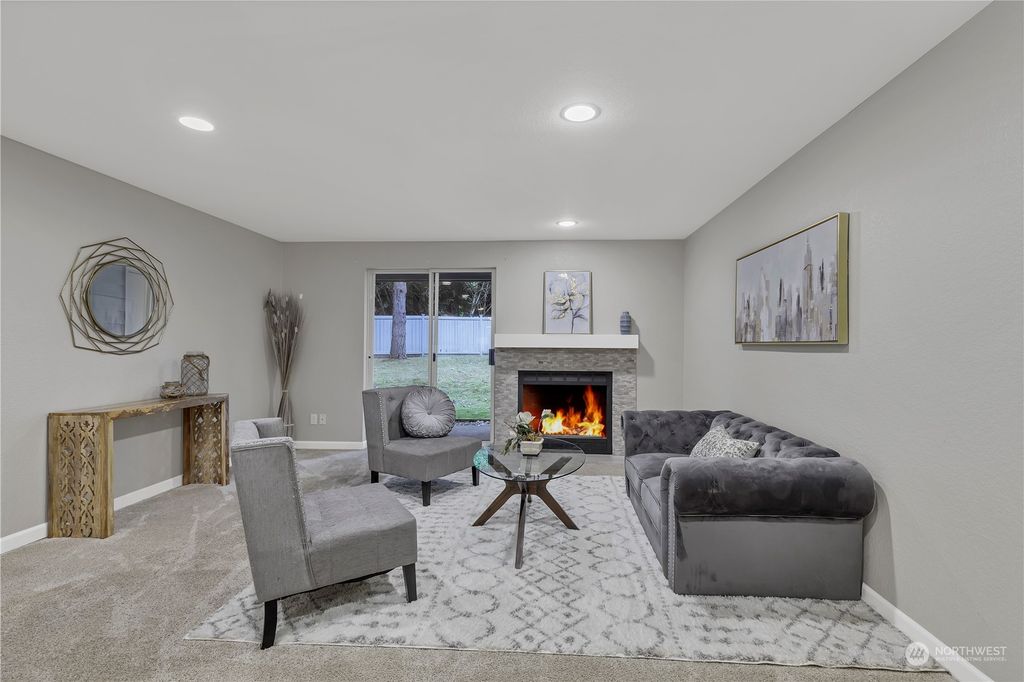 Photo of 170 NW Newport Way #D-29, Issaquah, WA 98027 (MLS # 2146711)