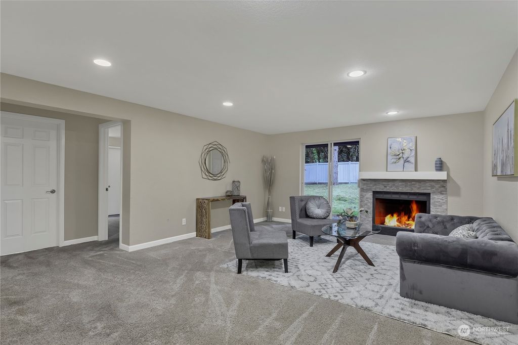 Photo of 170 NW Newport Way #D-29, Issaquah, WA 98027 (MLS # 2146711)