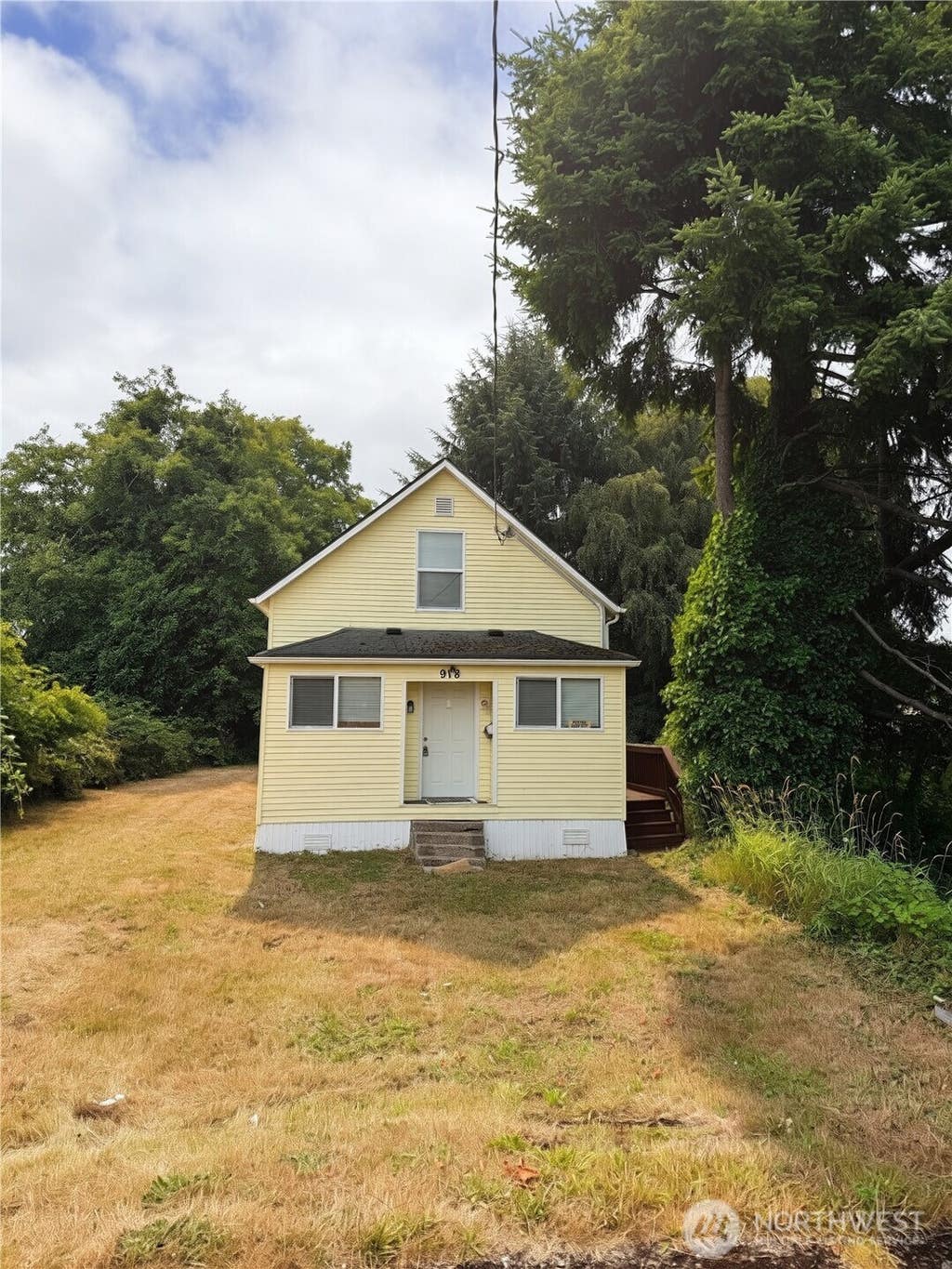 Photo of 918 W Marion Street, Aberdeen, WA 98520 (MLS # 2561130)