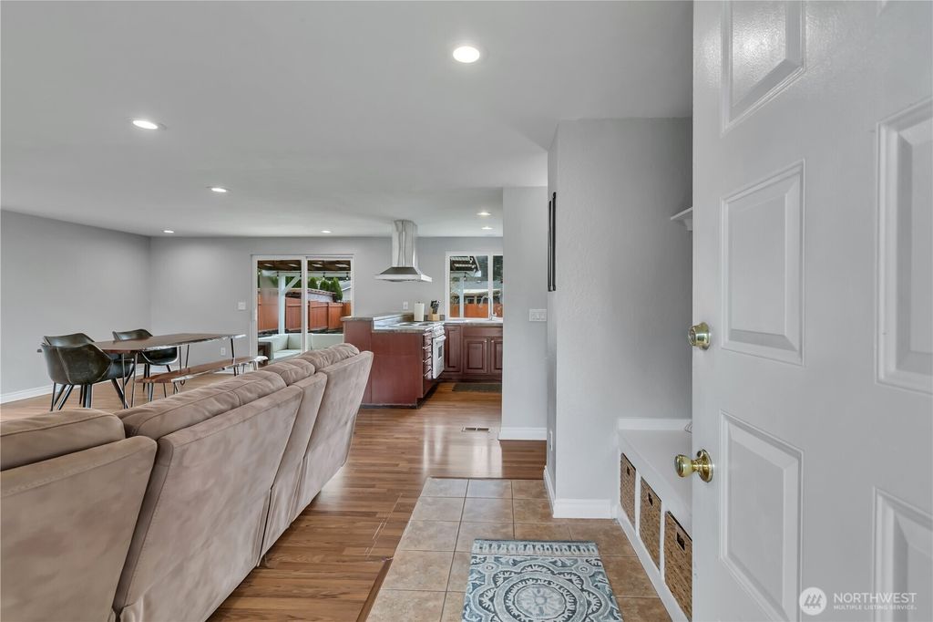 Photo of 2622 25th Avenue Ct SE, Puyallup, WA 98374 (MLS # 2512901)