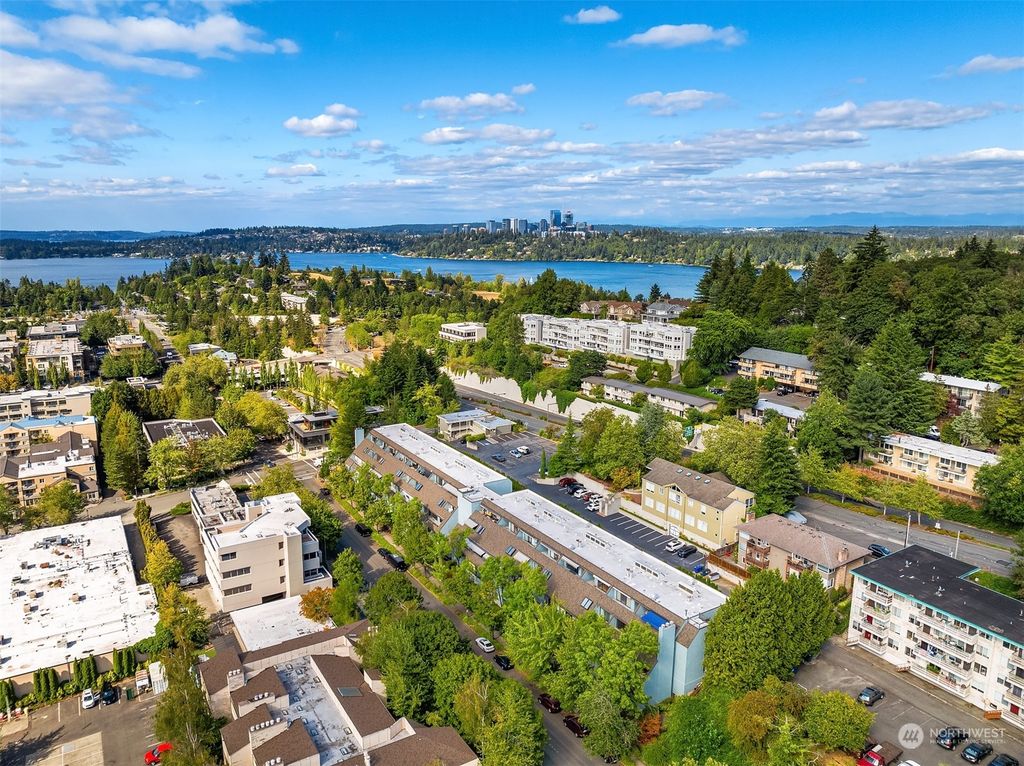 Photo of 3030 80th Avenue SE #303, Mercer Island, WA 98040 (MLS # 2278354)