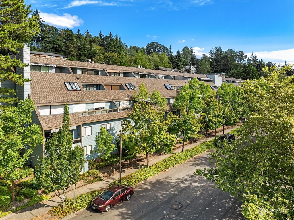 Photo of 3030 80th Avenue SE #303, Mercer Island, WA 98040 (MLS # 2278354)