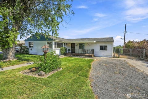 Photo of 4259 NE Joann Drive, Moses Lake, WA 98837 (MLS # 2573704)