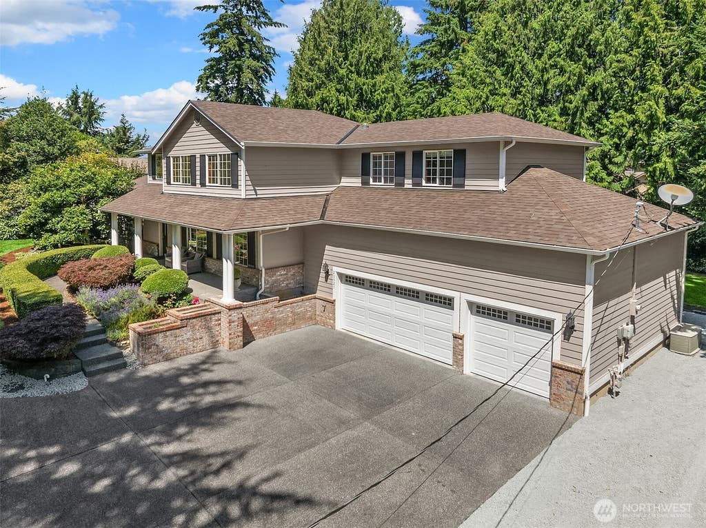 Photo of 20527 Marine View Drive SW, Normandy Park, WA 98166 (MLS # 2553342)