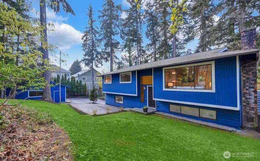 Photo of 9550 132nd Avenue SE, Renton, WA 98059 (MLS # 2527944)
