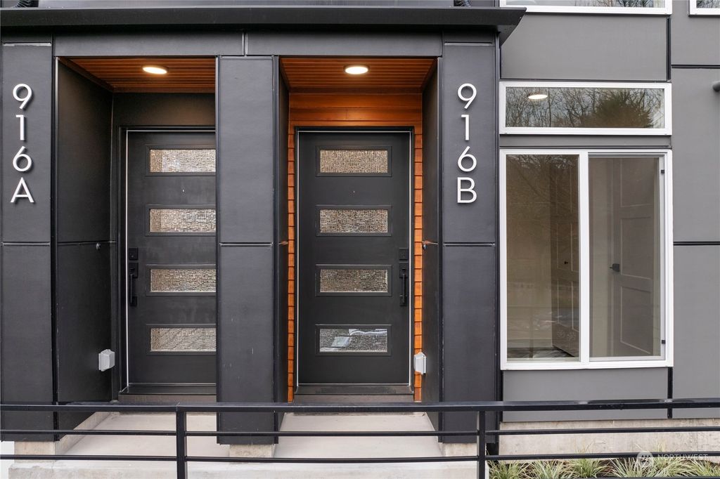 Photo of 916 B N 35th Street, Seattle, WA 98103 (MLS # 2323965)