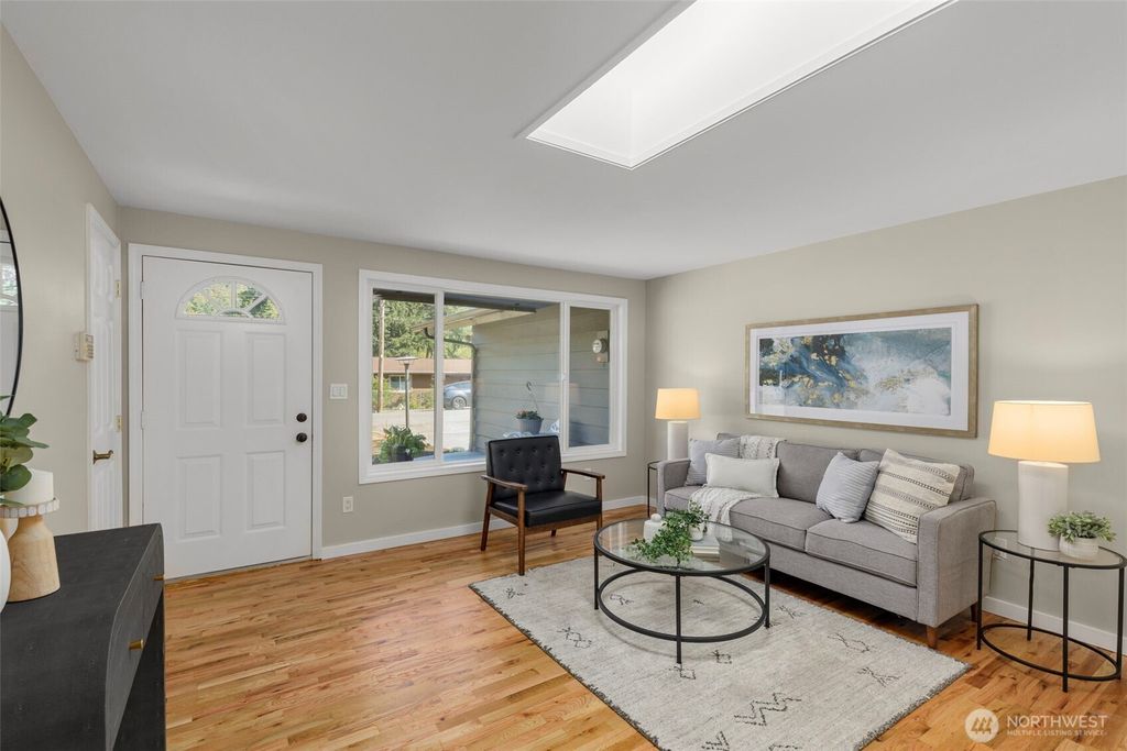 Photo of 16105 SE 113th Place, Renton, WA 98059 (MLS # 2429301)