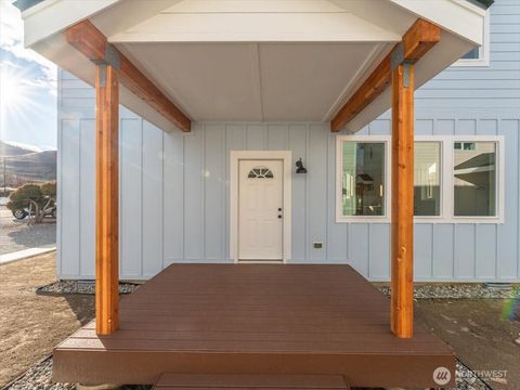 Photo of 407 E Okanogan Avenue, Chelan, WA 98816 (MLS # 2475420)