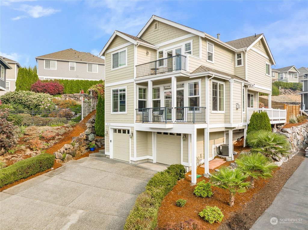 Photo of 2712 Williams Avenue N, Renton, WA 98056 (MLS # 2011629)