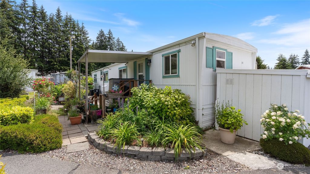 Photo of 11622 Silver Lake Rd Rd #6, Everett, WA 98208 (MLS # 2250147)