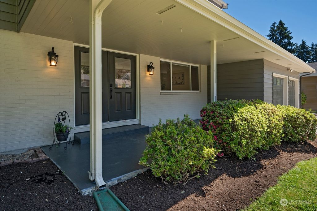 Photo of 812 146th Avenue SE, Bellevue, WA 98007 (MLS # 2254413)