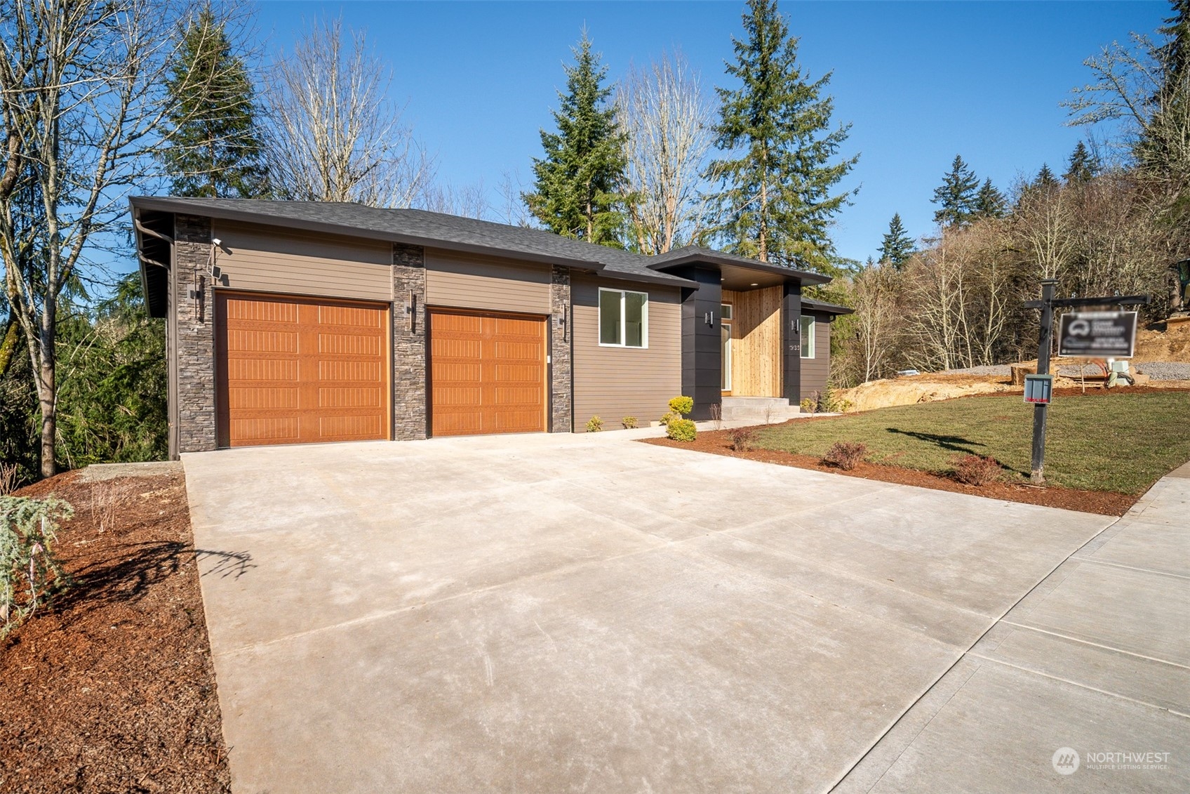 933 Edinburgh Court