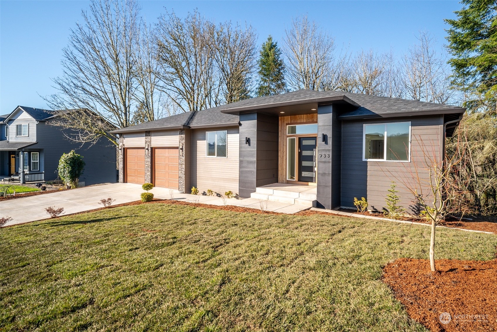 933 Edinburgh Court