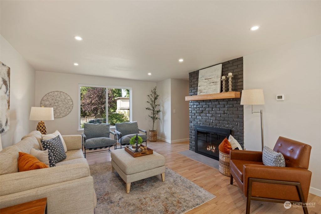 listing image 9367585682221392126