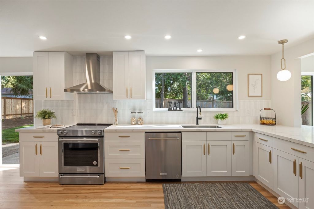 listing image 9369793738895555216