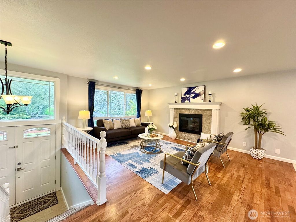 Photo of 430 128 Avenue SE, Bellevue, WA 98005 (MLS # 2507700)