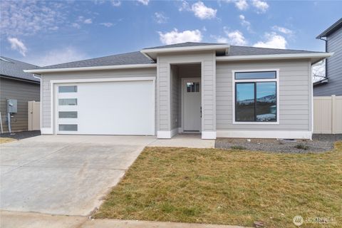 Photo of 579 S Perry Avenue, East Wenatchee, WA 98802 (MLS # 2430049)