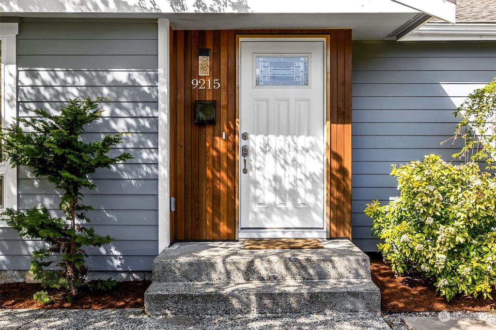 Photo of 9215 30th Avenue SW, Seattle, WA 98126 (MLS # 2218880)