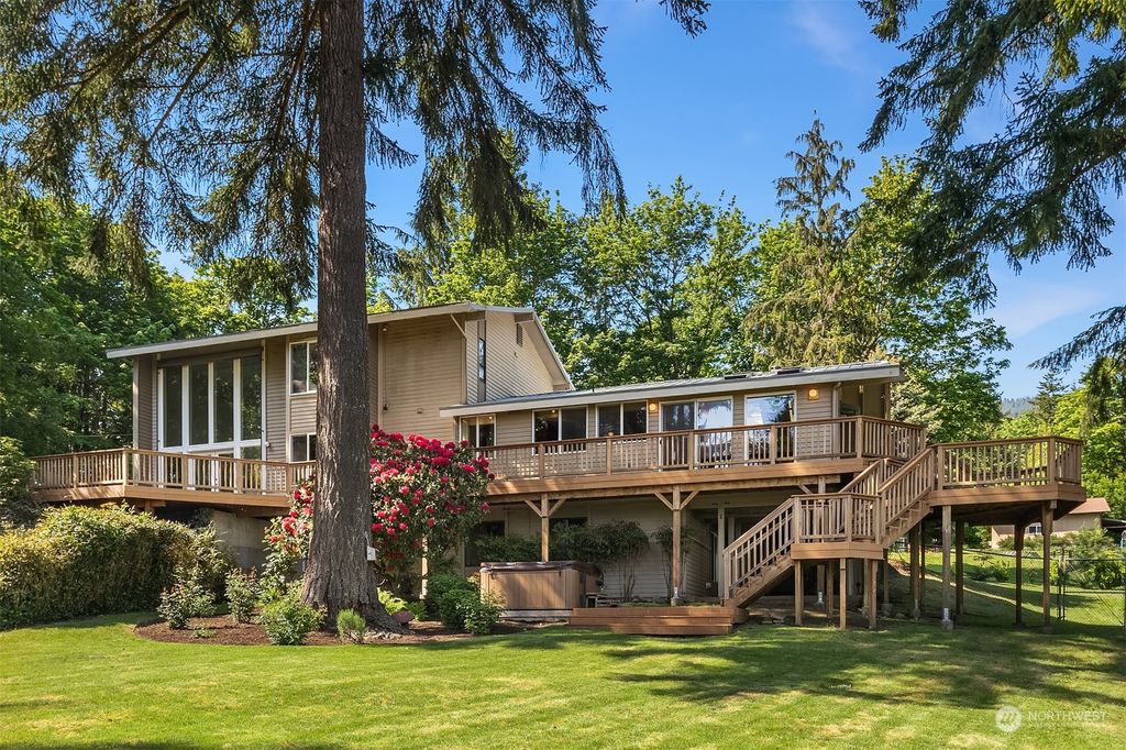 Photo of 13124 255th Avenue SE, Issaquah, WA 98027 (MLS # 2068971)