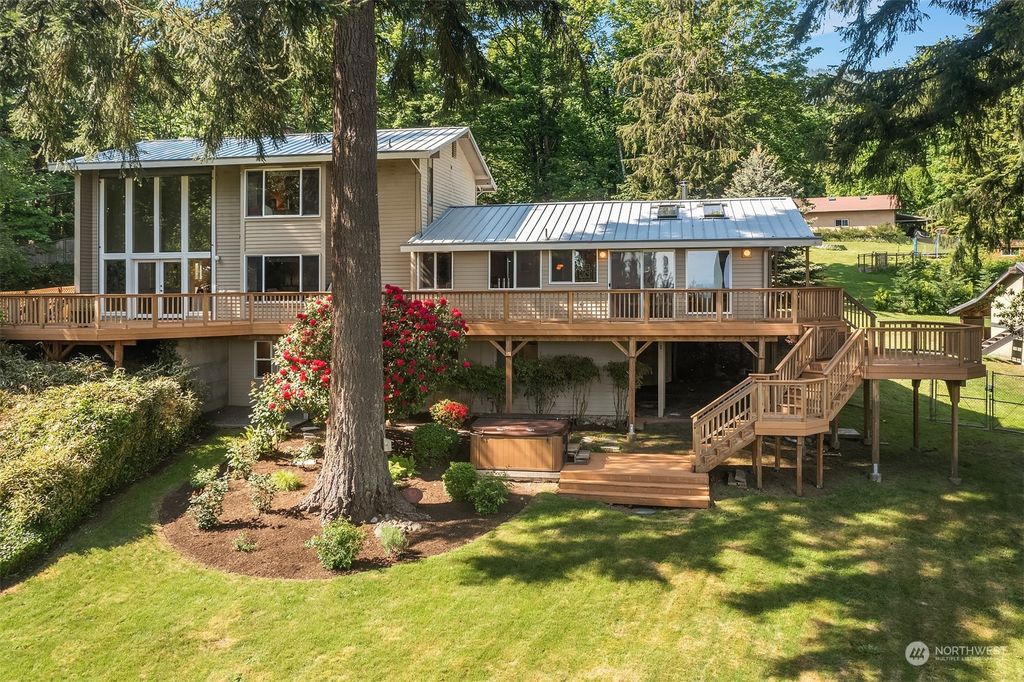 Photo of 13124 255th Avenue SE, Issaquah, WA 98027 (MLS # 2068971)