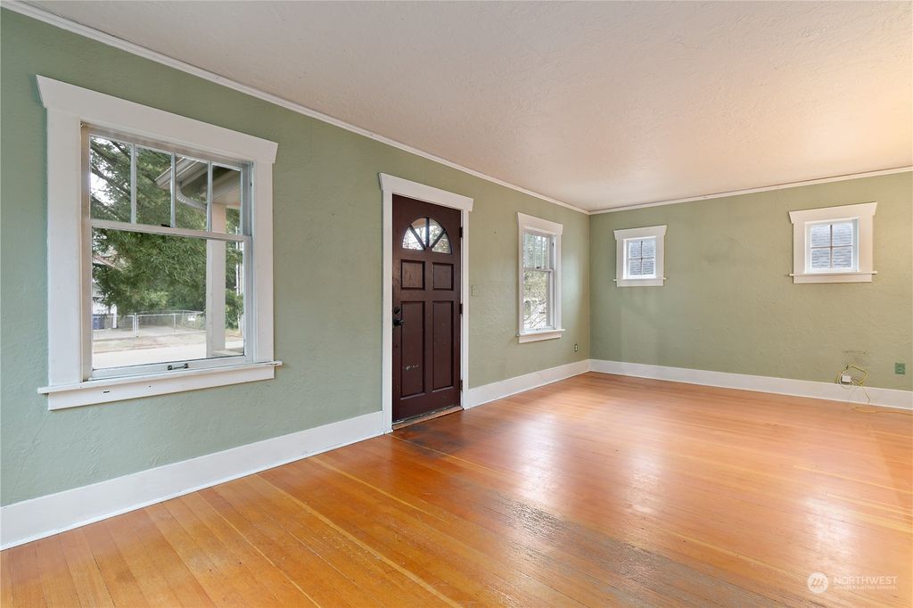 Photo of 14972 20th Avenue SW, Burien, WA 98166 (MLS # 2321453)