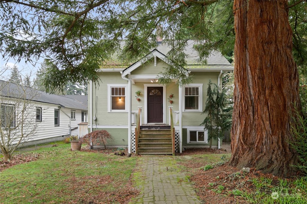 Photo of 14972 20th Avenue SW, Burien, WA 98166 (MLS # 2321453)