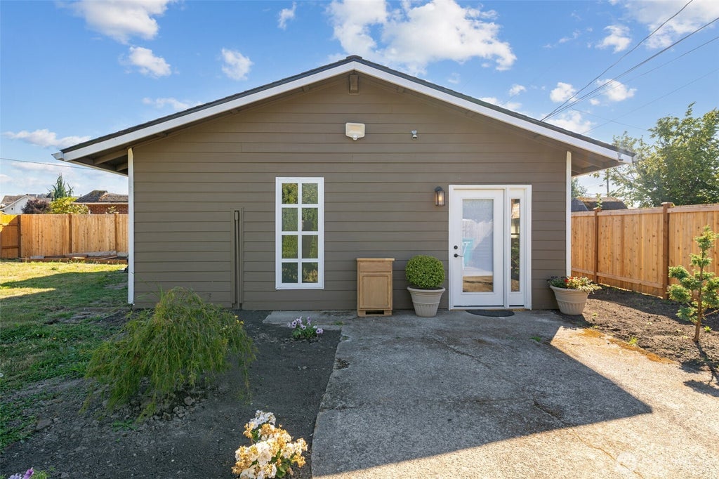 Photo of 505 B Street NE, Auburn, WA 98002 (MLS # 2575540)