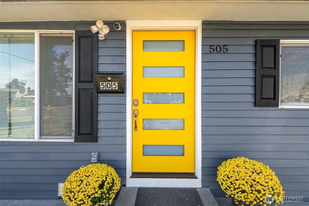 Photo of 505 B Street NE, Auburn, WA 98002 (MLS # 2575540)