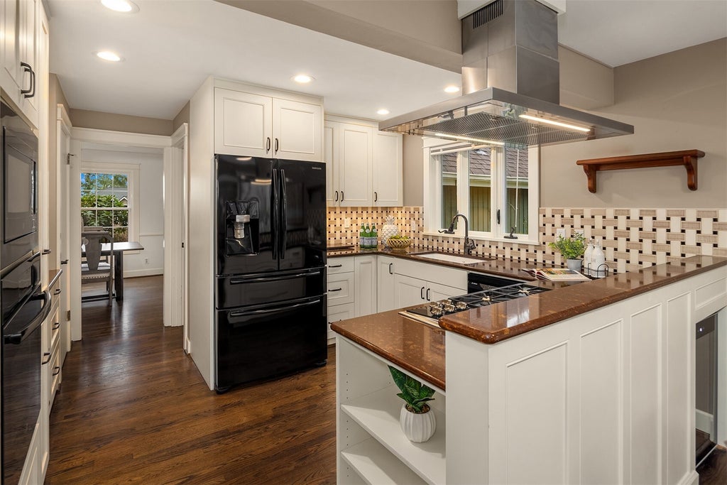 Photo of 1105 NW Inneswood Drive, Issaquah, WA 98027 (MLS # 2598224)
