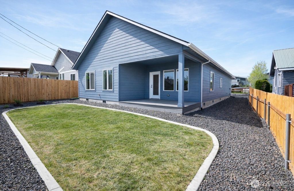 Photo of 22 S Fir Street, Soap Lake, WA 98851 (MLS # 2510798)
