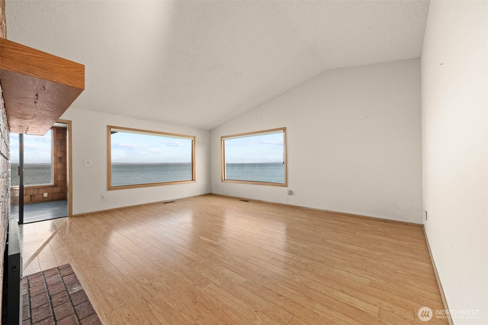 846 Bay View Court SE