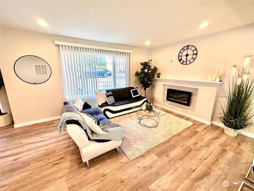 listing image 9361552173662812258