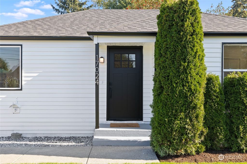 Photo of 17024 34th Avenue S, SeaTac, WA 98188 (MLS # 2007391)