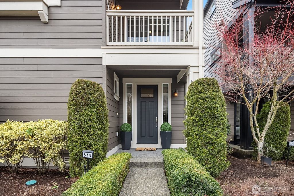 Photo of 849 Third Avenue NE, Issaquah, WA 98029 (MLS # 2478244)